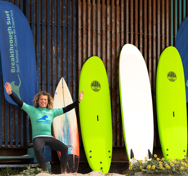 Tiago surf coach and the surf school. Experienced and certified surf instructor teaching in Costa da Caparica, Portugal.