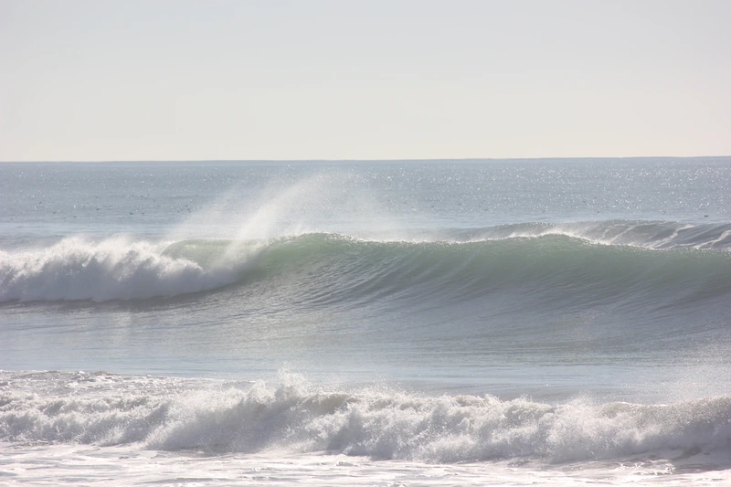 Left-breaking wave in Costa da Caparica, Portugal